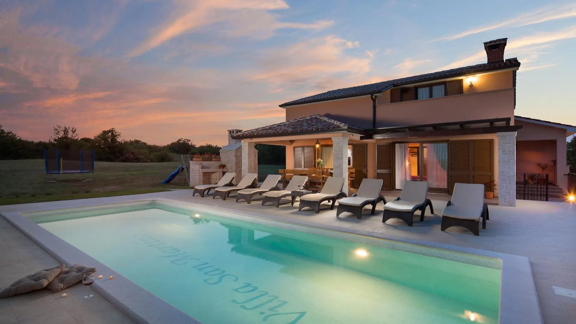 Villa San Martino ile iletişim